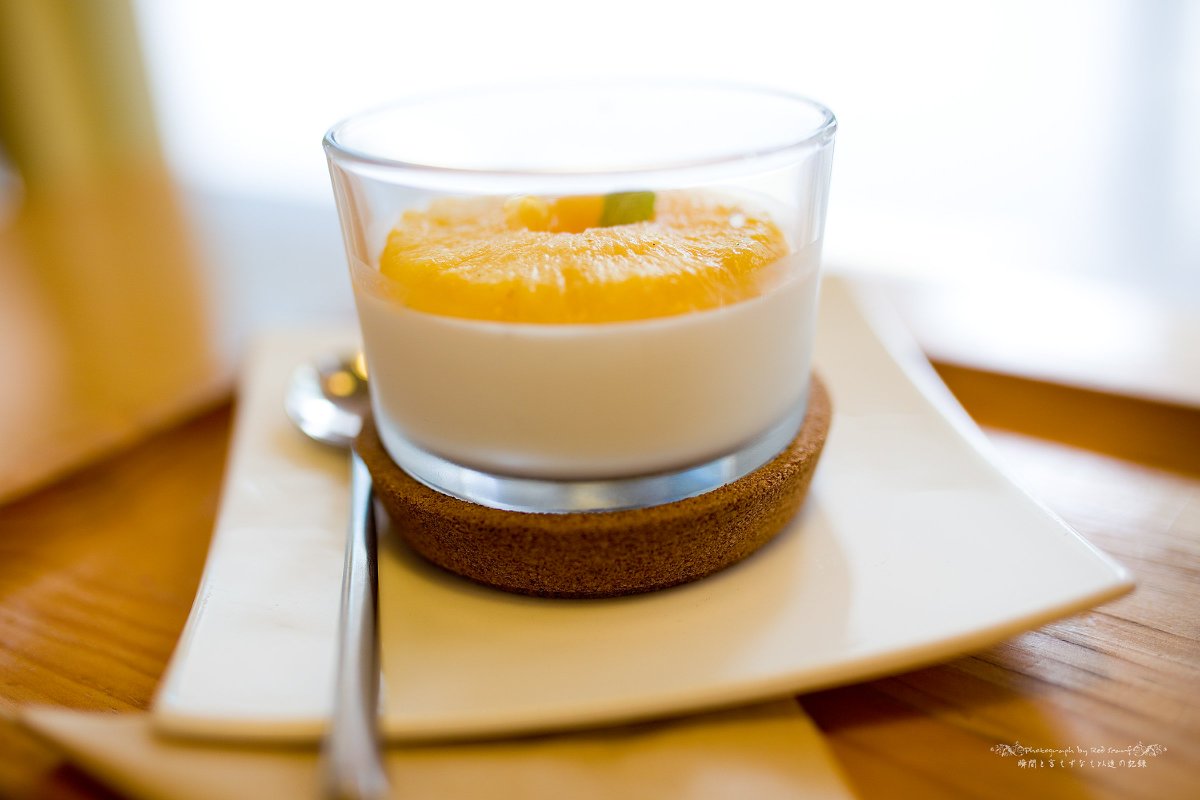 tavarez2k's tweet photo. #오늘의먹방 #12시넘어서오늘도아니네 #Cafe_imi #행복 #복숭아메뉴의절정 #파인애플판나코타 #아메리카노한잔에디저트두개 #완벽한코스로구만 #저복숭아기다리며1년을살았구만 #올해도무사히먹고넘어가네 #이거먹고만화책사서열심히봤씀 https://t.co/7iocf761da