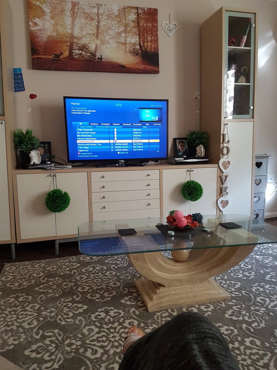 danibaibee's tweet photo. nothing beats chillin at home #cozy #chillinout https://t.co/zVgex1BNAd