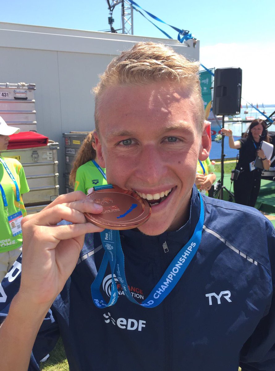 gsezionale's tweet photo. Grâce à un finish impressionnant, Marc-Antoine OLIVIER s'empare du bronze et apporte la 3ème médaille 🇫🇷 #Natation #10km #budapest2017 https://t.co/8LZlOtkbbI