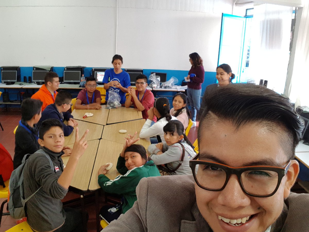 pablopableta's tweet photo. #TechCampX2017 en su primera semana de experiencia robótica #soyRobotiX @SoyRobotiX @piensaenrobot https://t.co/lpAqAhcGRE