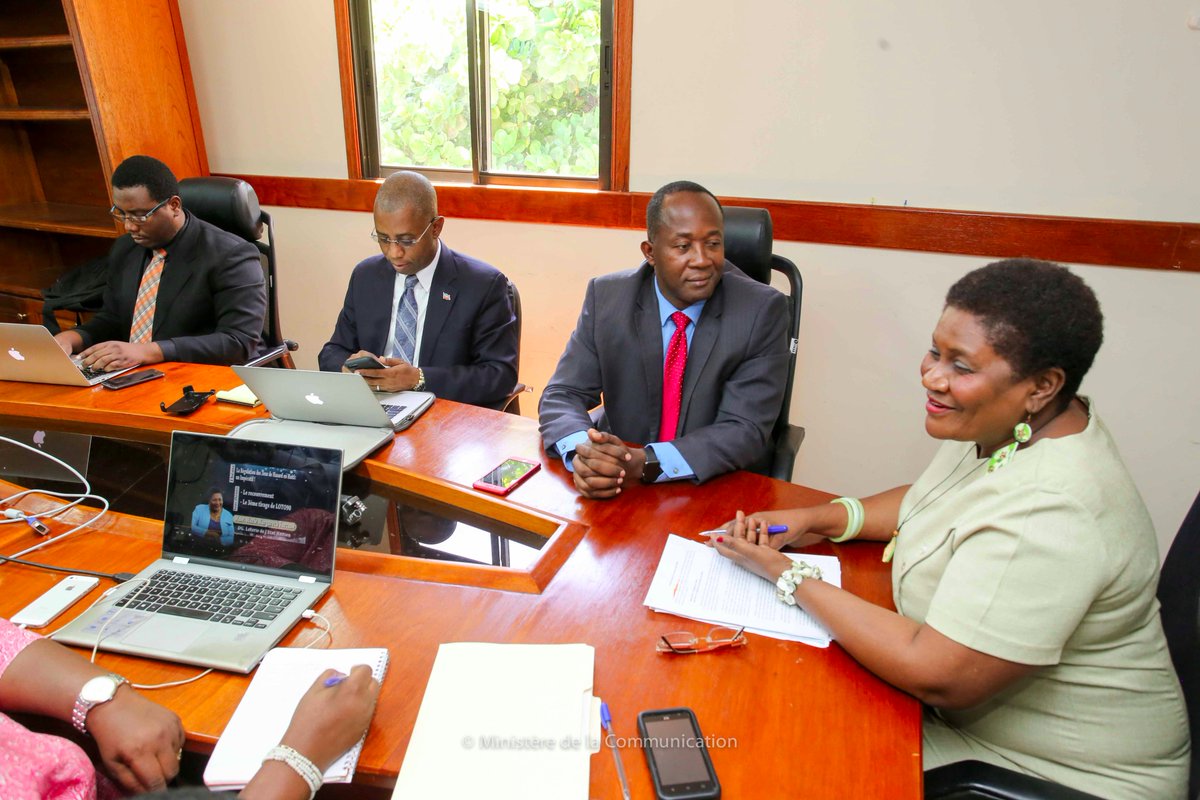 MCHaiti's tweet photo. Le Directeur Général du @MCHaiti, @calvincadet visite la Directrice de la Loterie de l'Etat Haïtien dans le cadre de l'#OperationComTech https://t.co/WmgAutrIFE
