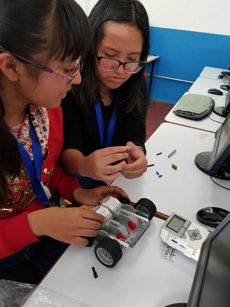 pablopableta's tweet photo. #TechCampX2017 en su primera semana de experiencia robótica #soyRobotiX @SoyRobotiX @piensaenrobot https://t.co/lpAqAhcGRE
