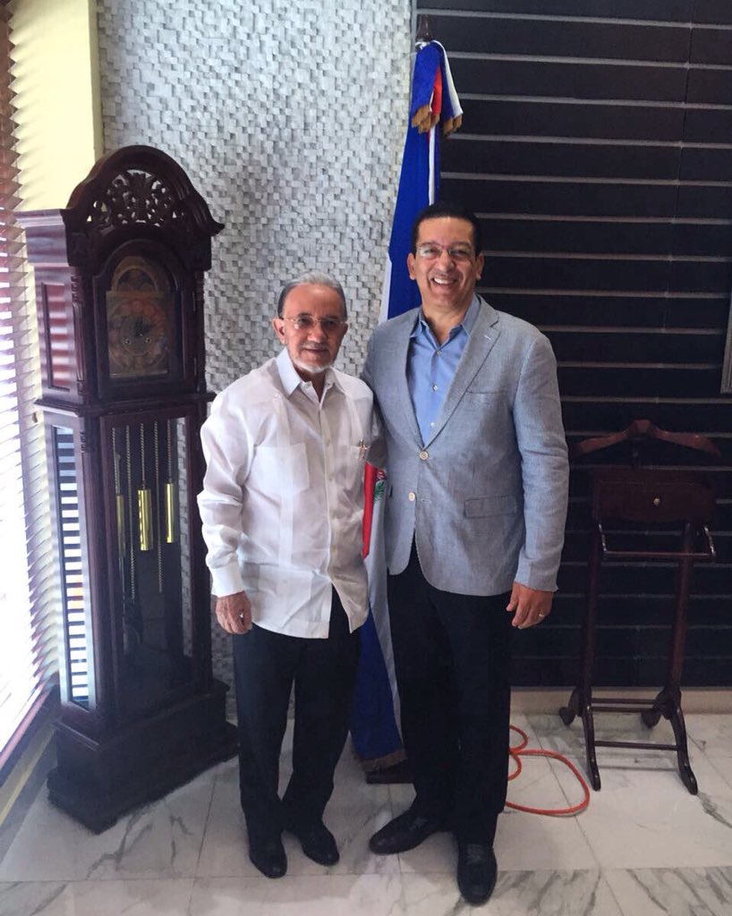 AristyAmable's tweet photo. Recibiendo la visita de mi gran amigo @johnnyjones58 , donde empezamos con el entendimiento de la familia Reformista. @ModestoGuzmanV https://t.co/fsW2NBmLE9