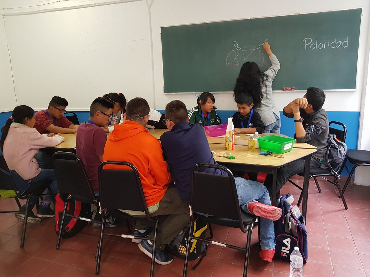 pablopableta's tweet photo. #TechCampX2017 en su primera semana de experiencia robótica #soyRobotiX @SoyRobotiX @piensaenrobot https://t.co/lpAqAhcGRE