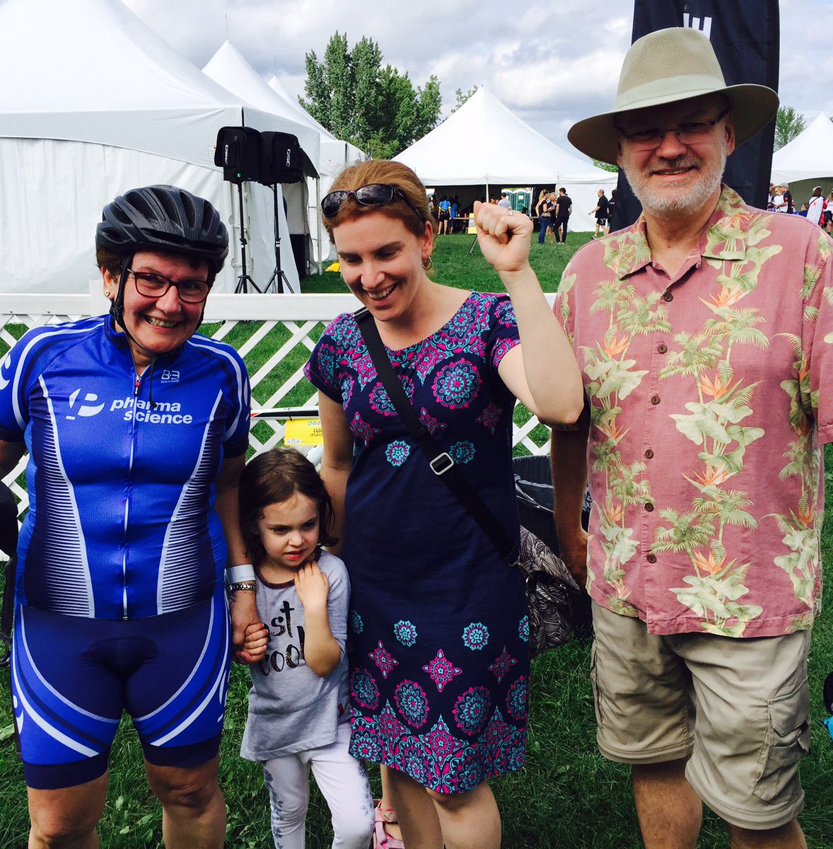 _Pharmascience_'s tweet photo. Geneviève a relevé le #CycloDéfi l'an dernier, aujourd'hui elle soutient en famille sa maman qui a pris le relais. Bravo! #TeamPharmascience https://t.co/NNWfRmKlUS