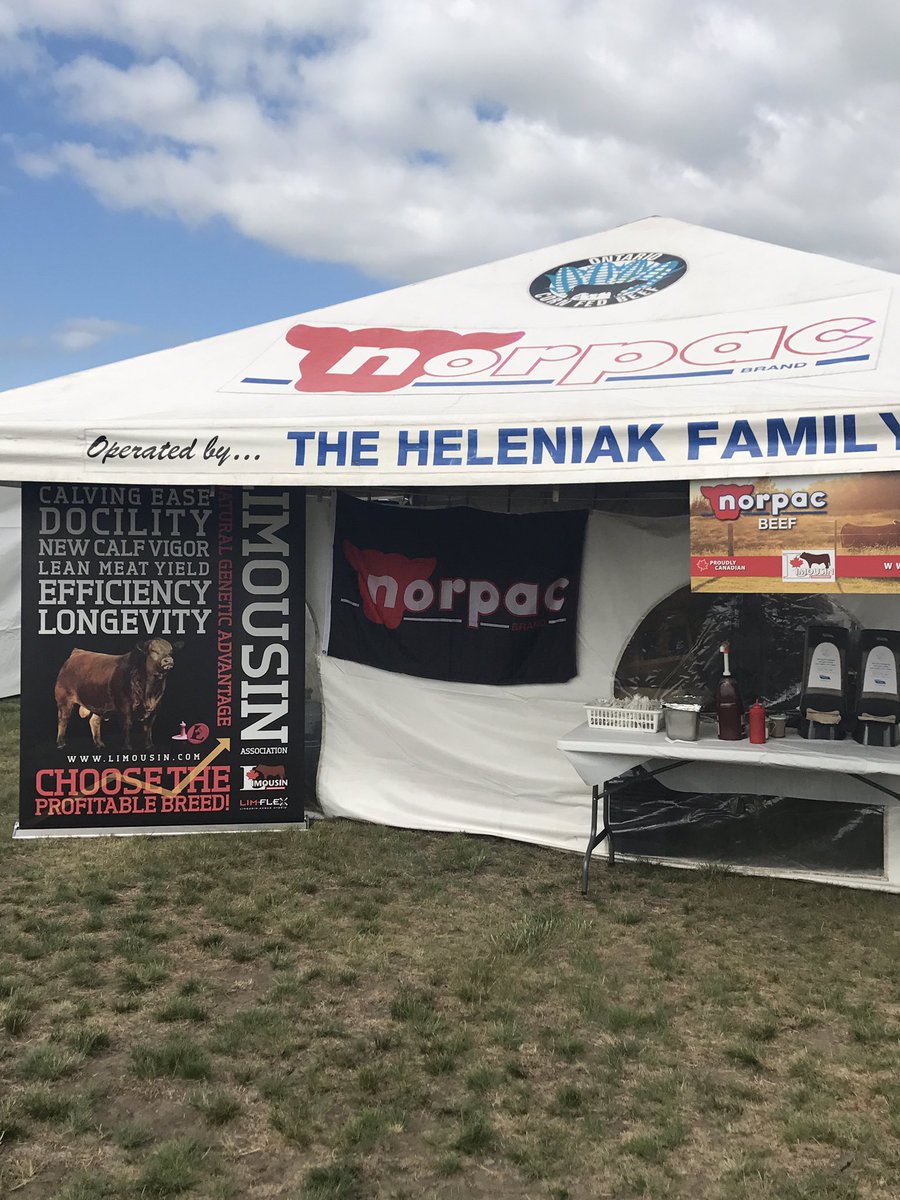 AnchorBLimo's tweet photo. Great to see @heleniak promoting @CDNLimousin this week. #AIM17 #beef #Limousin https://t.co/d88qQS6lWT