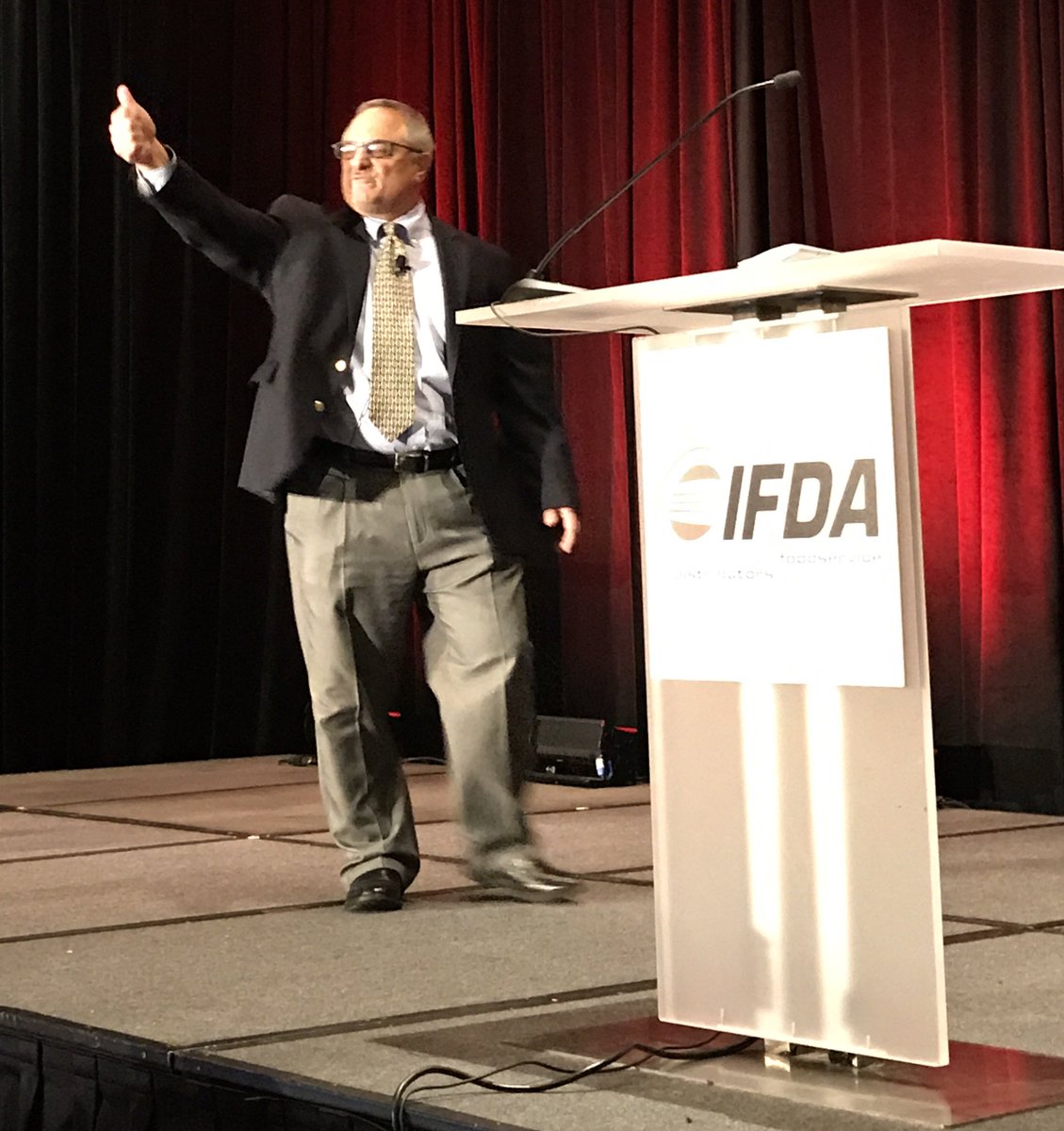IFDA's tweet photo. Great ideas for building a winning sales team from @MichaelMirarchi #IFDASMart17 https://t.co/zjEuxnogVq