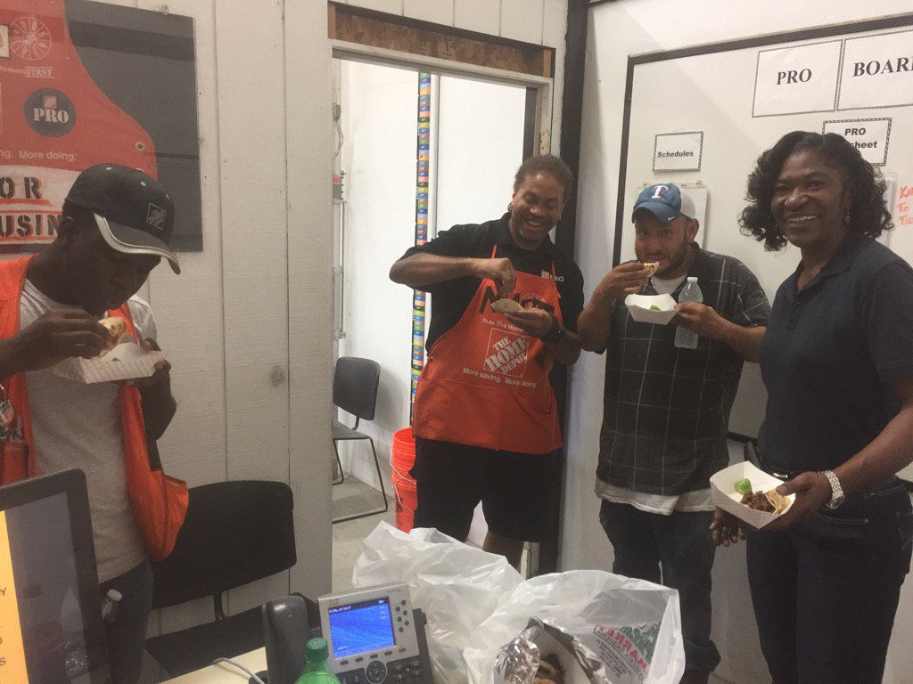 Prods8976's tweet photo. Another Taco 🌮 Tuesday at Lancaster 8976 Pro Desk. Thanks to our customers we continue to strive for the top 89%LTSA! https://t.co/Mffe4dXAsC