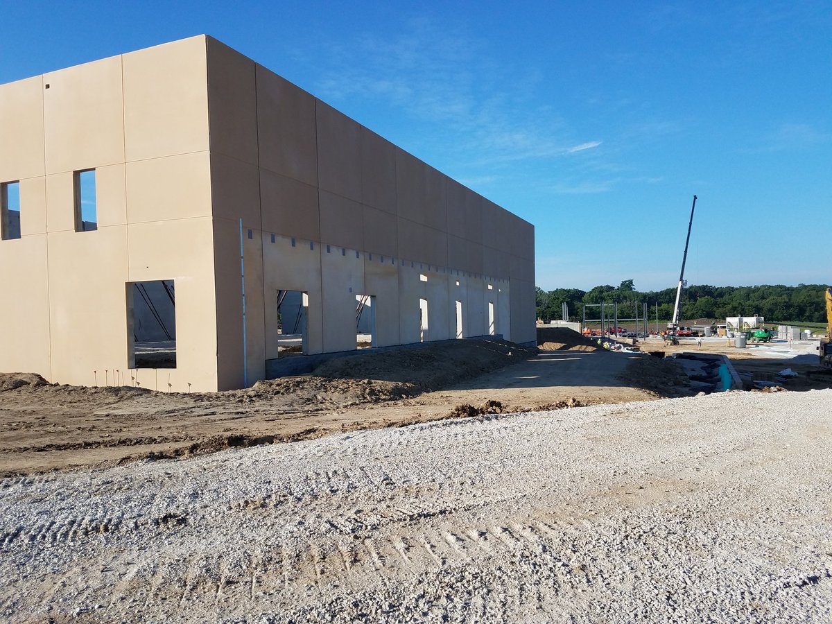 mnsfacilities's tweet photo. Muskego Lakes Middle School gym walls are up and lower level steel work in progress. @MuskegoNorwaySc @BLBobcats @cgsmadison https://t.co/RS8QcAhtCJ