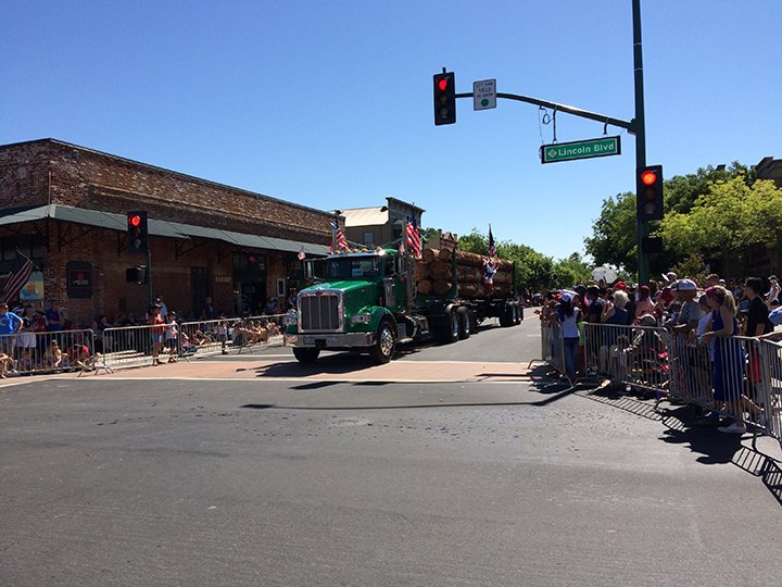 SierraPacificIn's tweet photo. SPI Lincoln celebrated the 4th in style! Robert Randall shared his decked out log truck in the local parade. #spiproud #ispyspi #spifamily https://t.co/Uu08tARPZQ