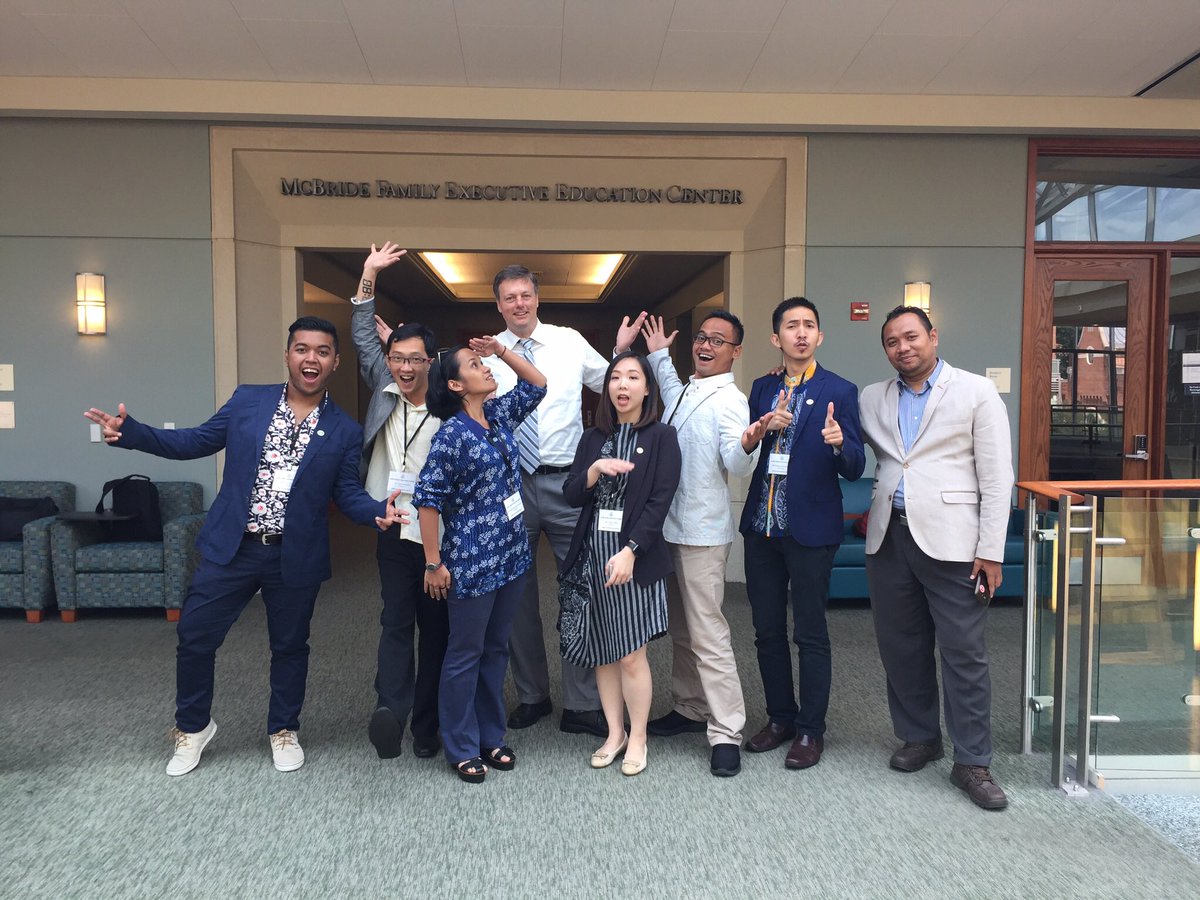 cindylailani's tweet photo. #IVLP #IVLPIndonesia on Entrepreneurship Incubator visited Georgetown University to discuss about their program to support Entreprenuership. https://t.co/K0KZN5ru48