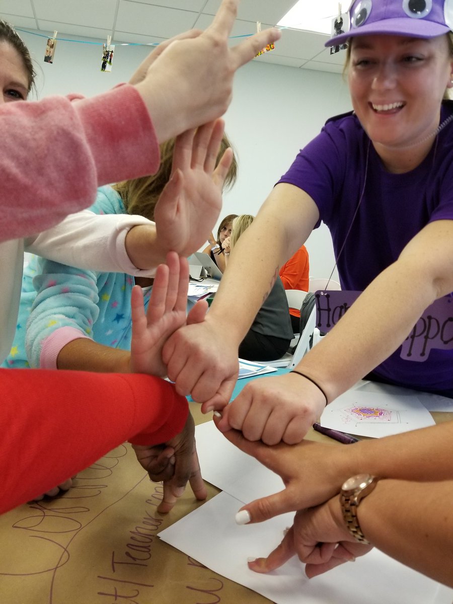 sgulley27's tweet photo. Extended Learning! #giraffe #teamwork #LEARNPLAYGROW #cdworkshop17 https://t.co/t4zuK6ISms