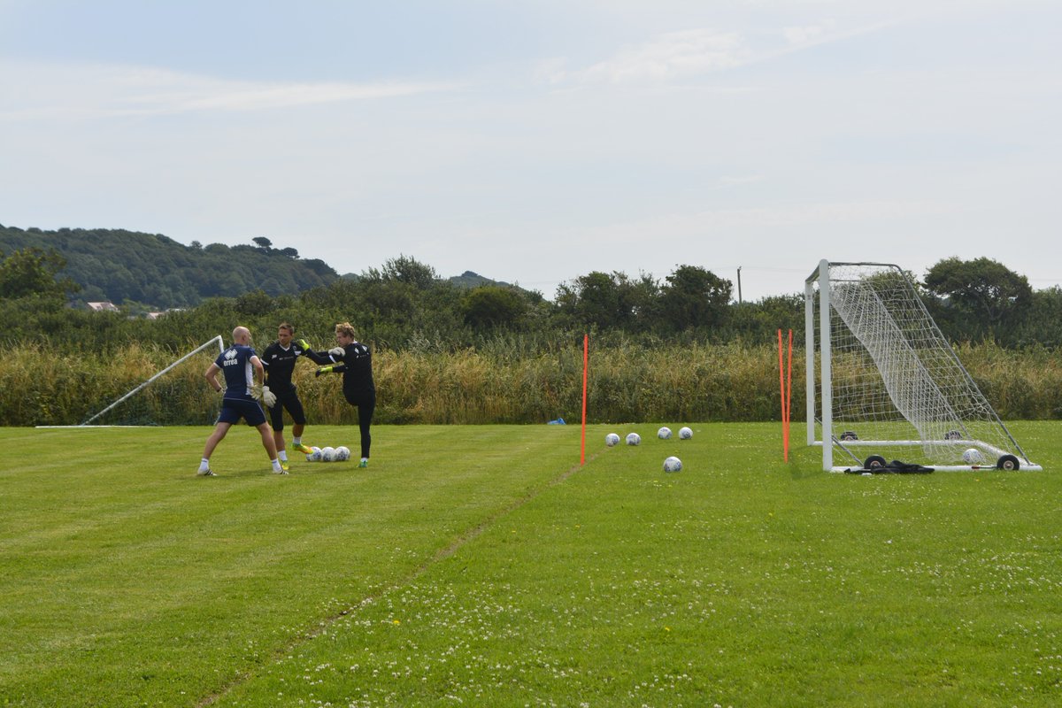 officialgtfc's tweet photo. More exclusive images from #GTFC's training session at @BrauntonFC this morning. The players travel to @BidefordAFC later. #UTM #Devon2017 https://t.co/hjrrrMHtrY