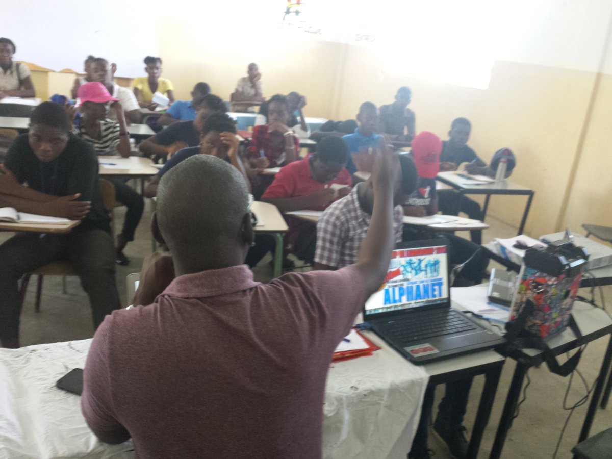 HavesonFlorvil's tweet photo. Presentation sur #Citoyenneté et #Protection de l'#Environnement    avec M. Maismy Mary FLEURANT.
#ECOCITOYEN
#LCamp2017
#Alphanet
#Haiti https://t.co/IM5Oex0pl2