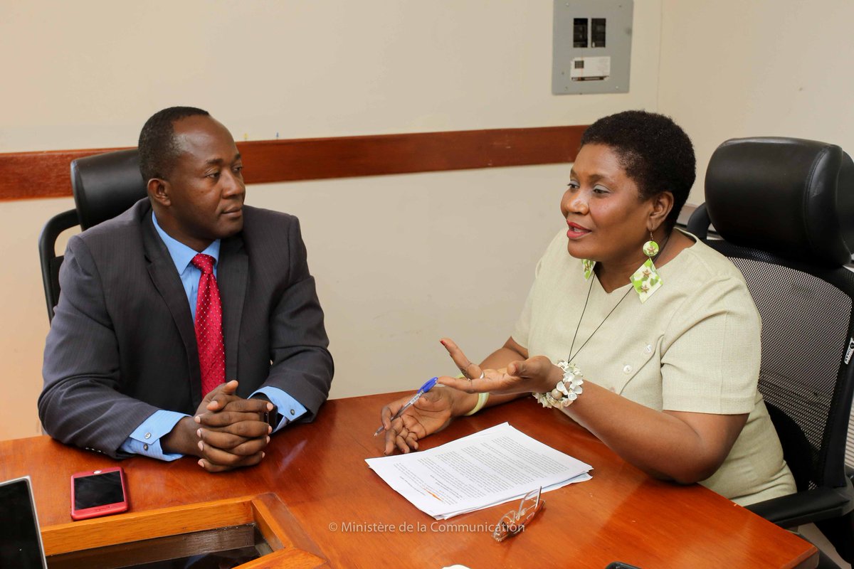 calvincadet's tweet photo. #Instantané Je visite la Directrice de la Loterie de l'Etat Haïtien, Mme Marie Margareth Fortuné dans le cadre de l'#OperationComTech https://t.co/7ixIQFBXrQ
