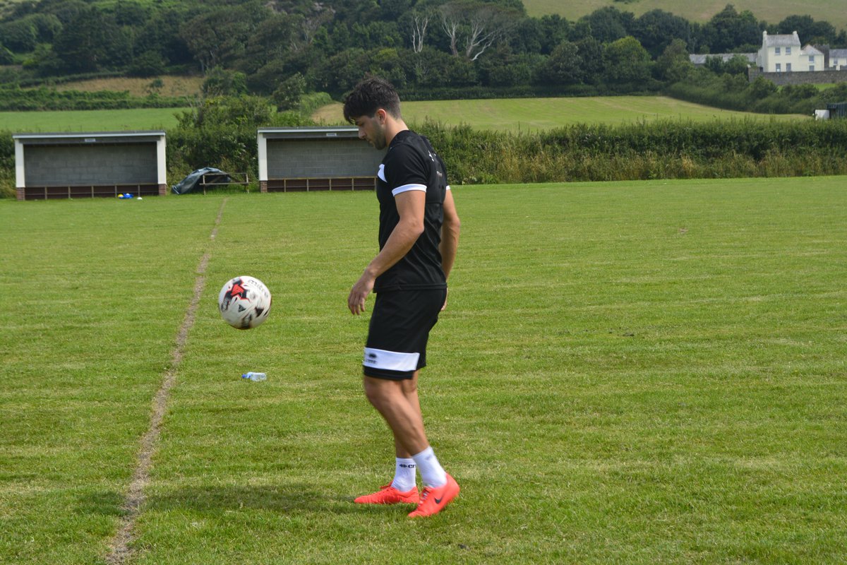 officialgtfc's tweet photo. More exclusive images from #GTFC's training session at @BrauntonFC this morning. The players travel to @BidefordAFC later. #UTM #Devon2017 https://t.co/hjrrrMHtrY