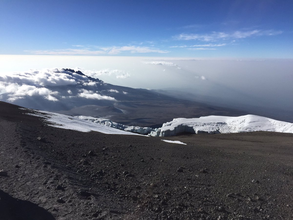 ChallengerBroch's tweet photo. Views of the glaciers and clouds at the top 🗻starting our project phase tomorrow 🇹🇿 https://t.co/aXy6rJOwi0