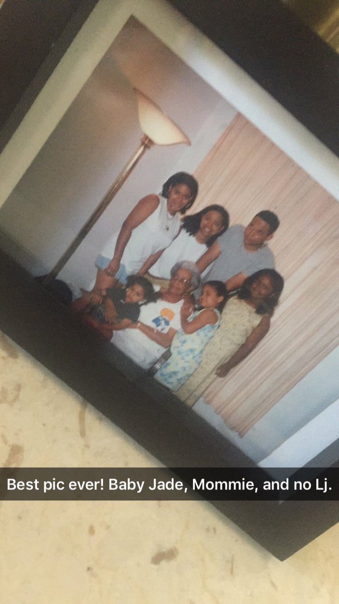 J_Luke18's tweet photo. This pic is most appropriate for today, seeing that there are 3 Southern women in one pic! Happy birthday middle cuz! #JagsAf #GSPOO https://t.co/klwCpVcTl9