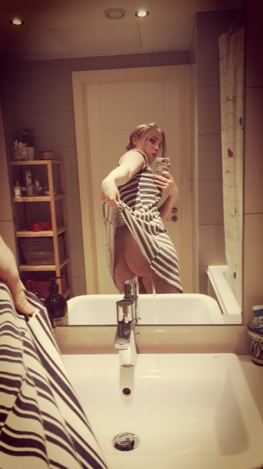 For those who've asked... its a no panty day! #NoPants https://t.co/np78767J0j<a href="/tag/nopants"class="tags"><span>#nopants</span></a>