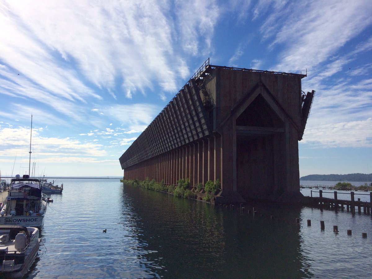 LukeArcher7's tweet photo. Rain coming in later today, but Marquette waterfront looking good now! #PureMichigan #LowerHarbor ⚓️ https://t.co/1RylE2Fyal