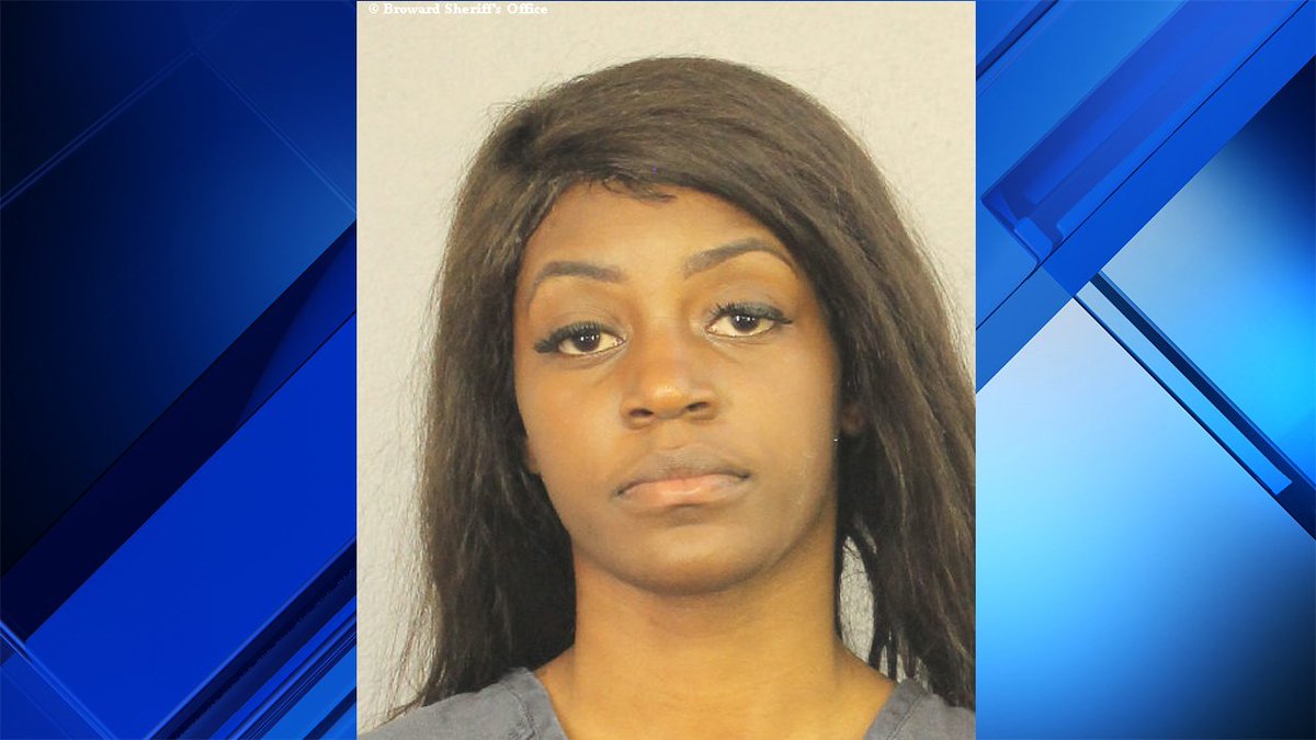 Woman caught stealing flees Tamarac #Publix, leaving her child behind in a shopping cart bit.ly/2tmPdr6 https://t.co/CBLwhblONe