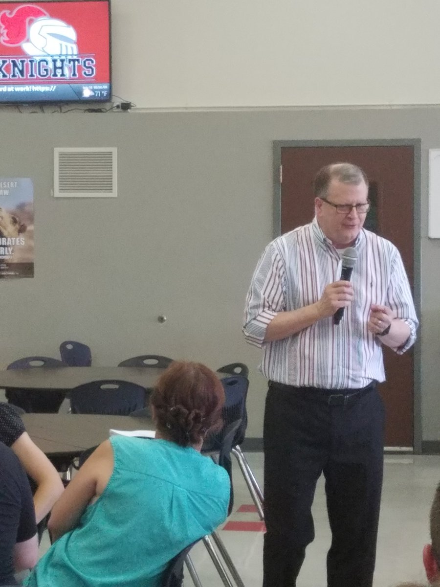 olslatonknights's tweet photo. Doug Curry in the building today AND tomorrow!!! Awesome collaboration about procedures and expectations 😀 #Fastllama #olslaton #noexcuses https://t.co/kcIin657dB