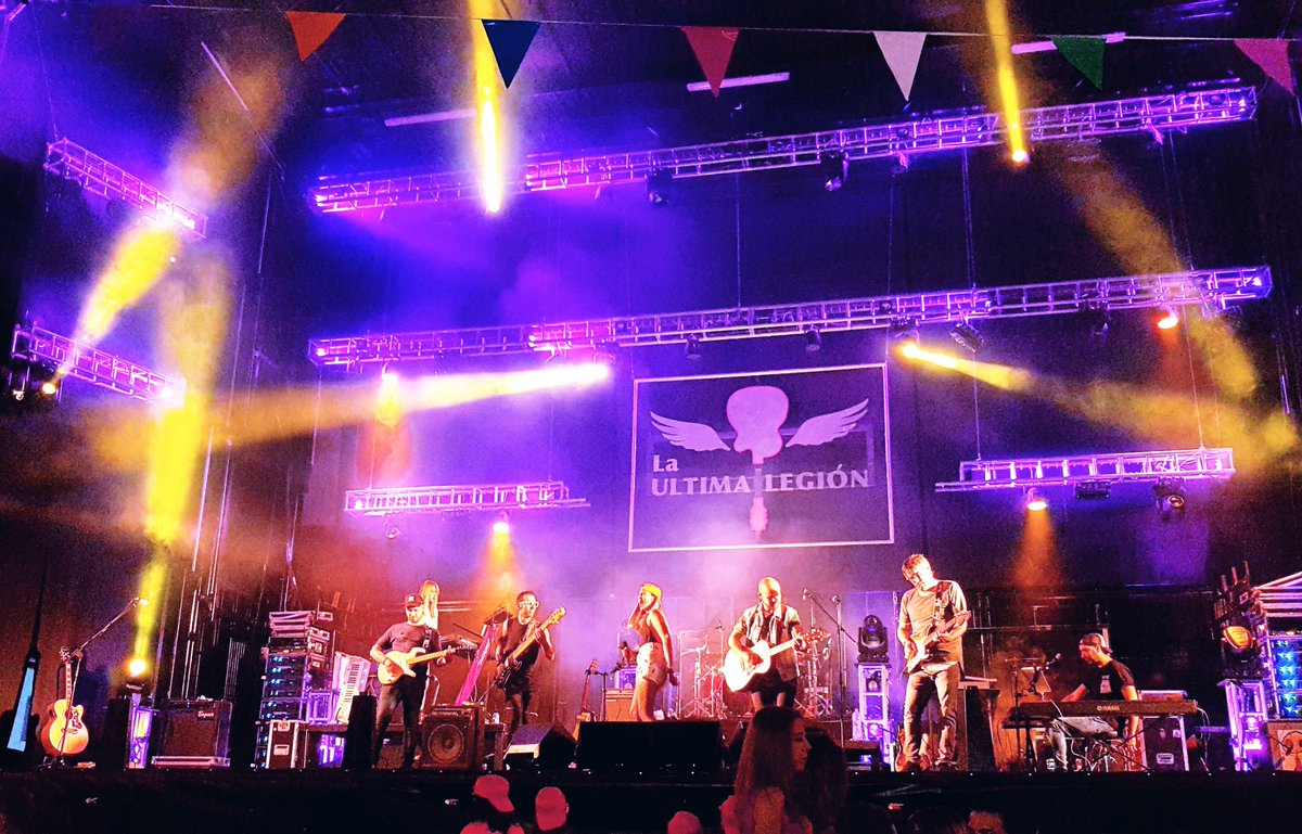 EsmeraldaRomanQ's tweet photo. Ayer La Última Legión en Santa Marina del Rey... 
Así los lunes son menos lunes ✌🎤 https://t.co/8uJ036R8kK