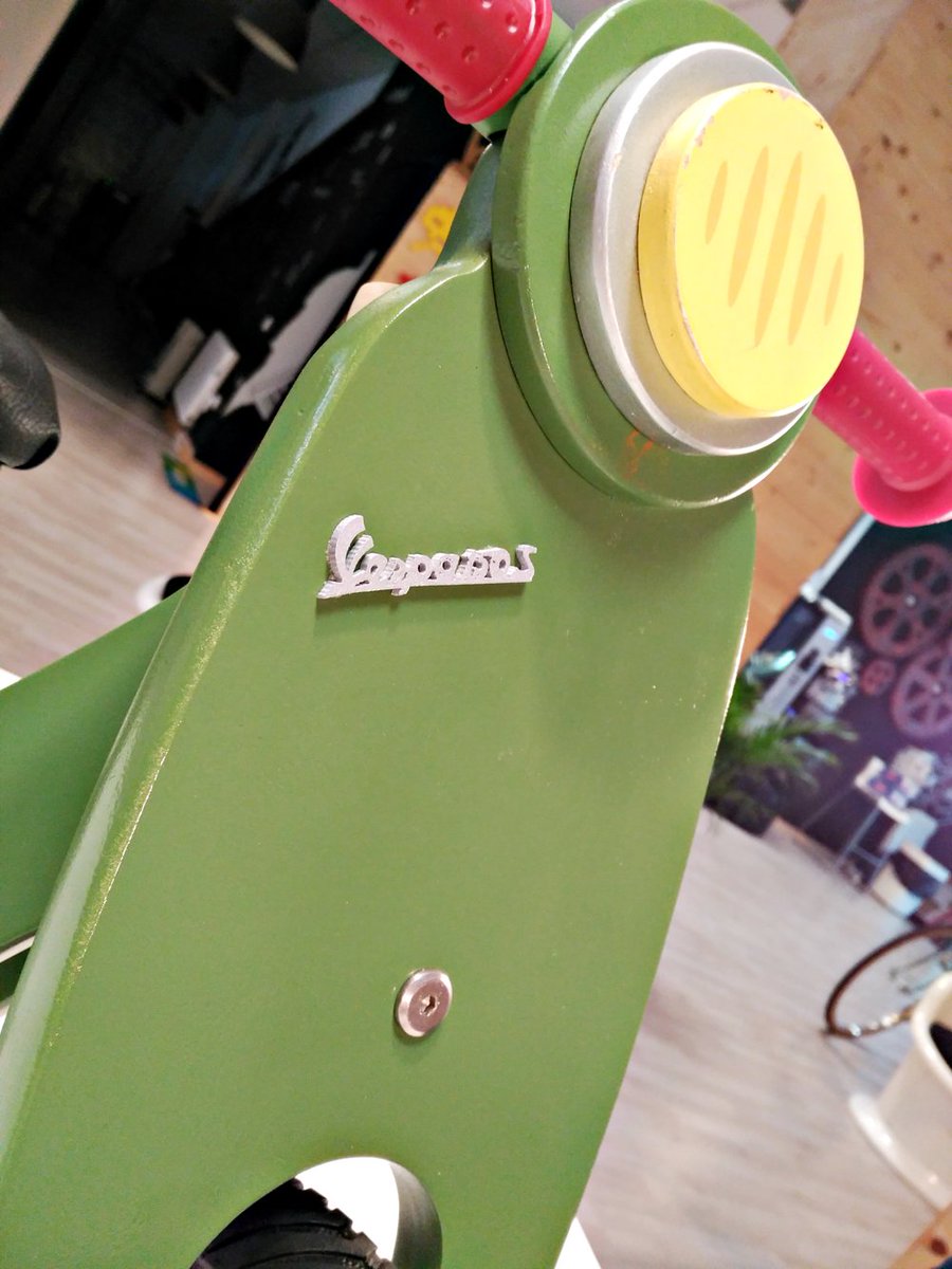 3DROOMMADE's tweet photo. Hemos ayudado a @Fordstripes a realizar está replica de Vespa  para un niño. Adivina Adivinanza ¿qué piezas están hechas en #impresion3D? https://t.co/A3836KuU5t