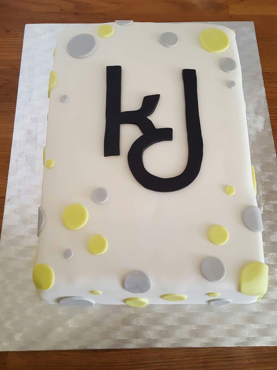 karendaviesdes's tweet photo. ***It's Karen Davies Design 1st birthday TODAY*** Where's this past year gone?! #buildingthedream #firstyearofbusiness 🎉🎂🥂 https://t.co/IMD2uaHl7Z