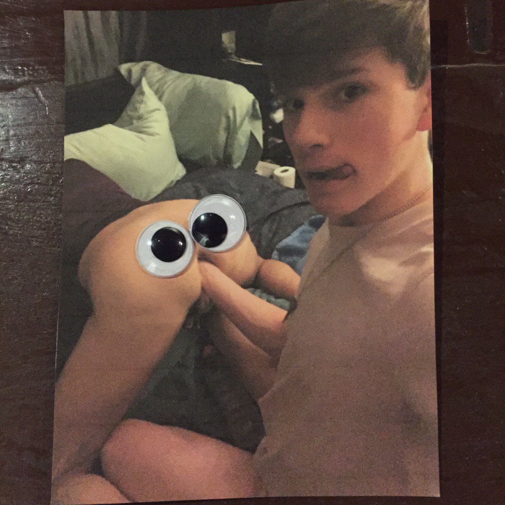 GooglyEye Buttholes tweet media