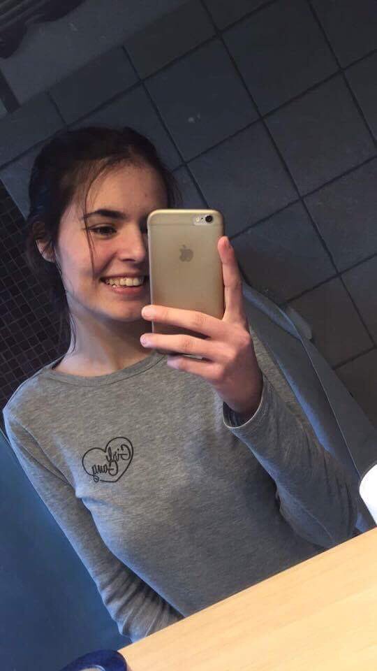 saraxpetersen's tweet photo. Happy tuesday loves ❤️

You're all stunning!

#Tuesdayselfie https://t.co/baJxoDfsXW