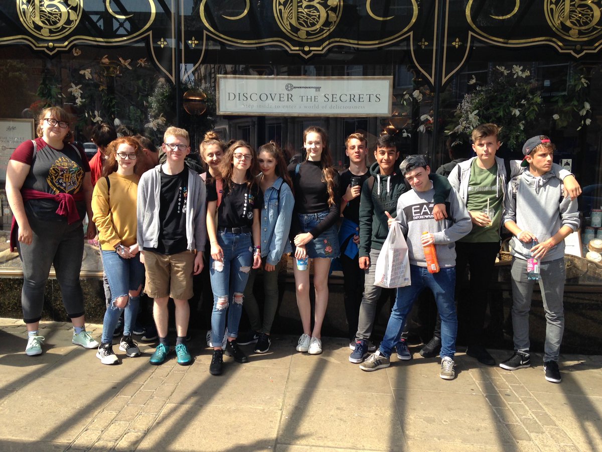 TheGooseDem's tweet photo. Goosedem at Bettys! @FlyingFutures #GooseBack #GooseDem #HarroGoose #NowBoarding https://t.co/6kzDnDU2is