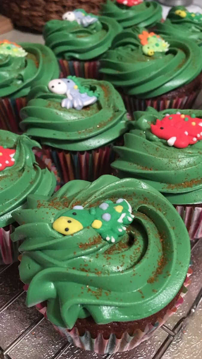 clemleech's tweet photo. When love can only be measured in Dinosaur cup cakes....#birthdayboy #zachary #iamthree #hummingbirdbakery https://t.co/e2G4I44mRu