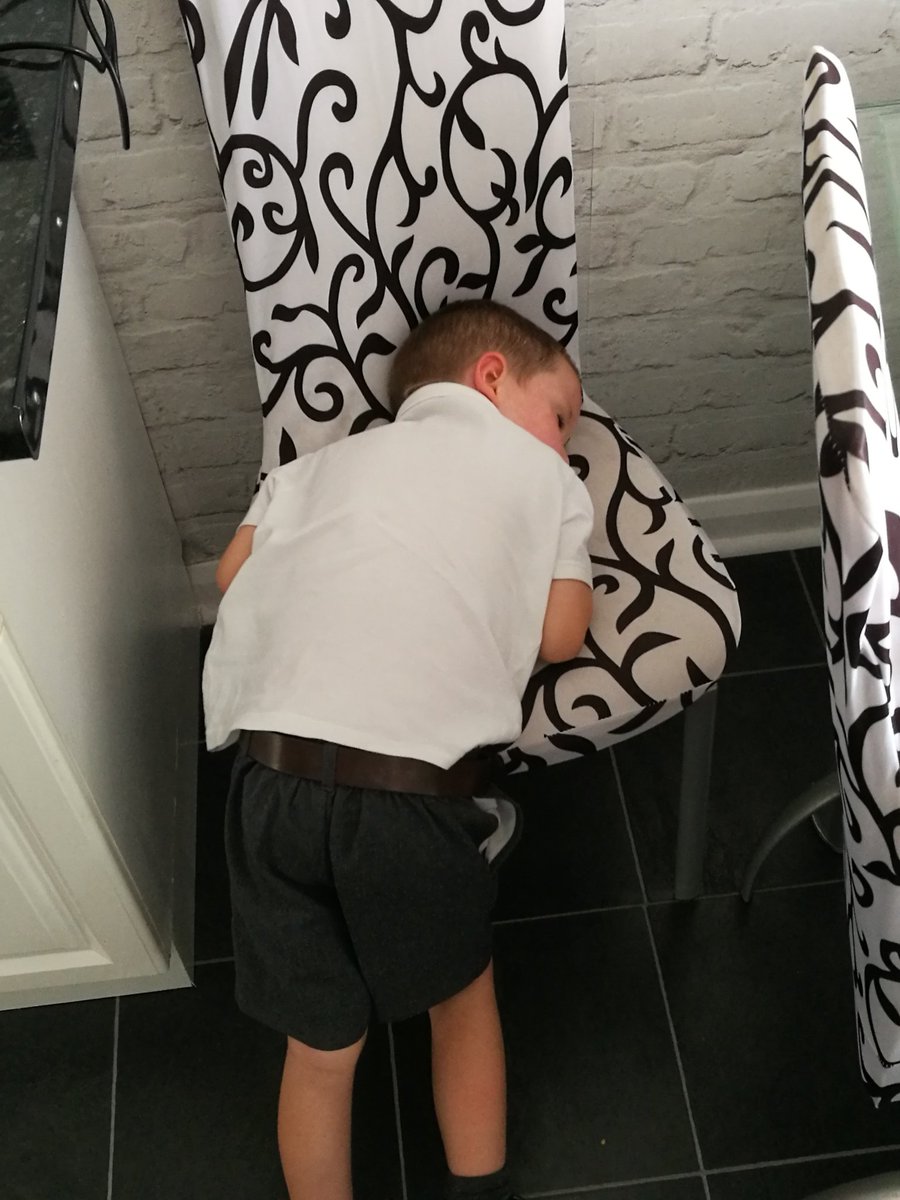 LifeOfGeorge_13's tweet photo. How has he actually fallen asleep like that https://t.co/iIal5b1fo0
