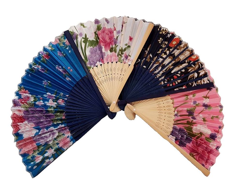 MouffetarAddict's tweet image. Besoin de vous #rafraichir ? Découvrez la sélection d'#éventails de "La Fée des Lilas" #shopping #mouffetard ow.ly/DoBZ30dIhr1