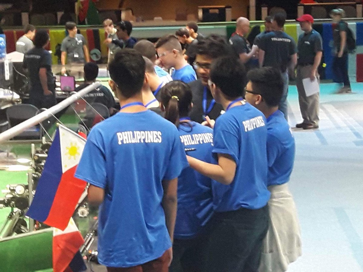 legionnairesPH's tweet photo. Getting ready for the match here at the @F1RSTglobal Challenge. GO TEAM PHILIPPINES! 🇵🇭
#TeamPhilippines #omgrobots #FGC2017 https://t.co/vOUsd1RQeO