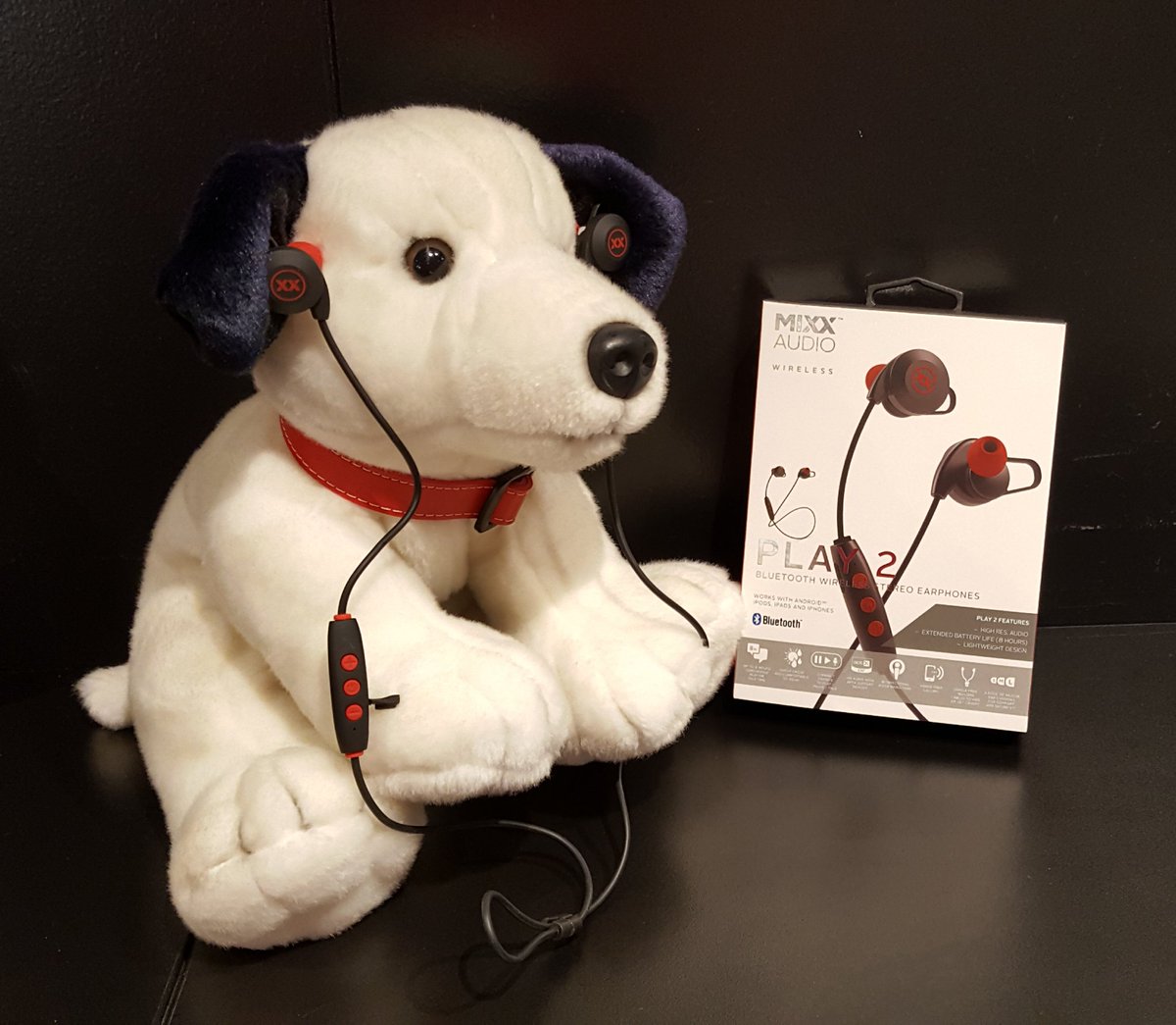 hmv_Coventry's tweet photo. #NippersTechTips Day9 a bit of 'me' time today with comfy @MixxInfo Bluetooth Play 2 earphones (£19.99) and some @kennyg  🎷#hmvsummertech17 https://t.co/3Tc43tdjad