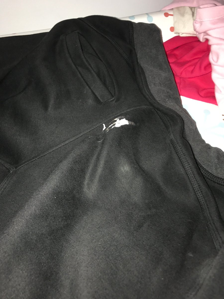 hmx500's tweet photo. @easyJet #easyjet Thanks for not cleaning seats between flights - Perhaps using the Flight Attendants as Cleaners is not ideal. #ryanair https://t.co/5Rc441o7AJ