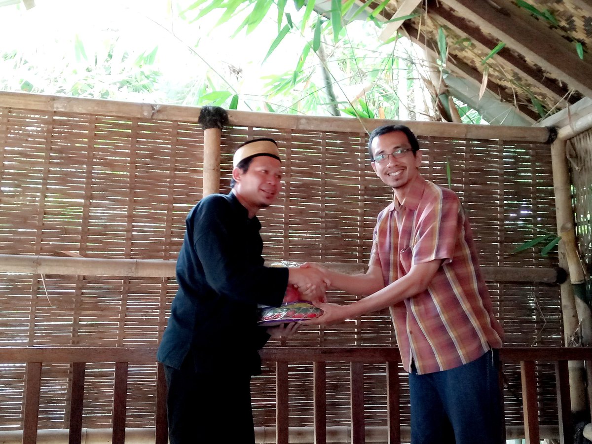 sinergitasID's tweet photo. Foto bersama Ketua #Sinergitas Ihsan Fadilla dan Pendiri #AkademiBambuNusantara Muqoddas

Terima kasih atas sharing ilmu tentang dunia bambu https://t.co/Soa2irIwBd
