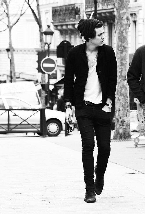 awan_nimrah91's tweet photo. Crazy obsession with @Harry_Styles https://t.co/hTuiuMjsJb