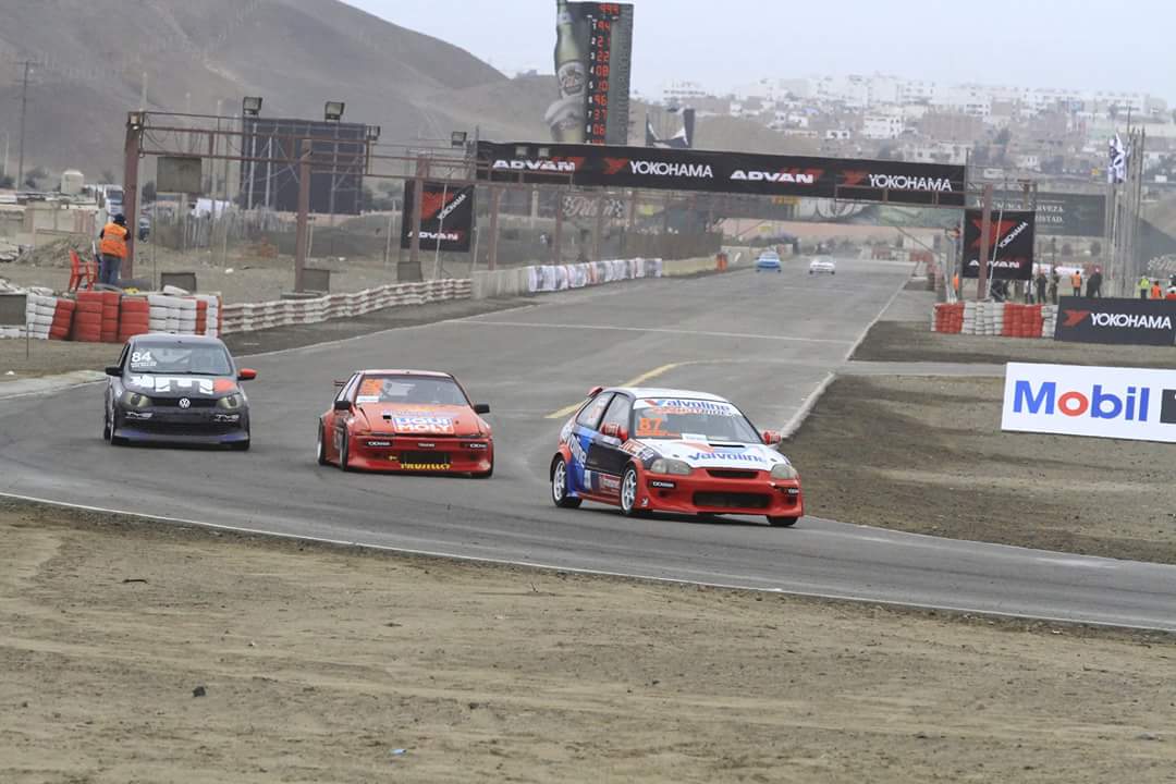 JimmyGutierre87's tweet photo. Auto 87 en acción CCTC 2017 
@ValvolinePeru @ValvolineEC #VamosPorMas https://t.co/cr9DEt8EPj