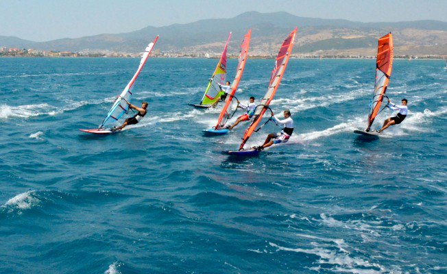 haberpointcom's tweet photo. Rüzgar Sörfü'nde Türkiye Ligi Heyecanı https://t.co/k0ueNHSgST #SPOR https://t.co/W66npDPm84