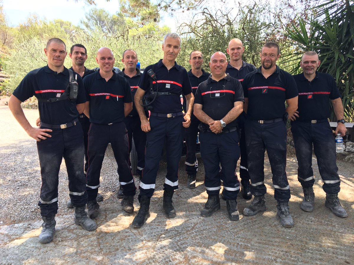 sdis42's tweet photo. Les #pompiers #Loire du #GIFF42 actuellement en #RenfortsFDF aux côtés @sdis_06 avec @DDSIS06 ancien DDSIS42 😉 https://t.co/2fdWGKSNSf