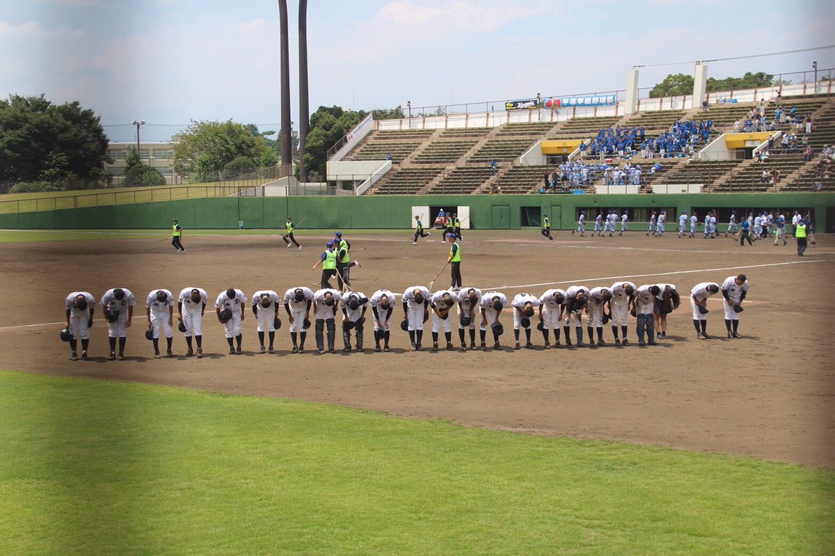 R_grey20's tweet photo. 今日で平塚江南野球部を引退しました。高校野球に携われて本当によかった。長い言葉は好きじゃないけど、二年半を一言で表現するのは難しかったので許してください。 https://t.co/XCW2oz0pzu