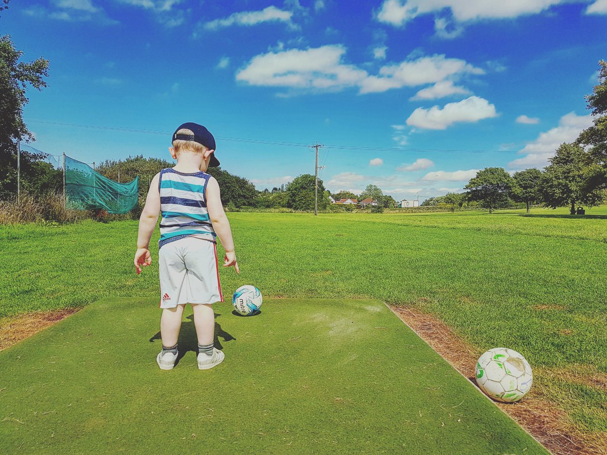 DaddydaycareYT's tweet photo. #ireland sun is finally out time for some footgolf
#SundayFunday #footgolf #games https://t.co/aX1wk55qhX