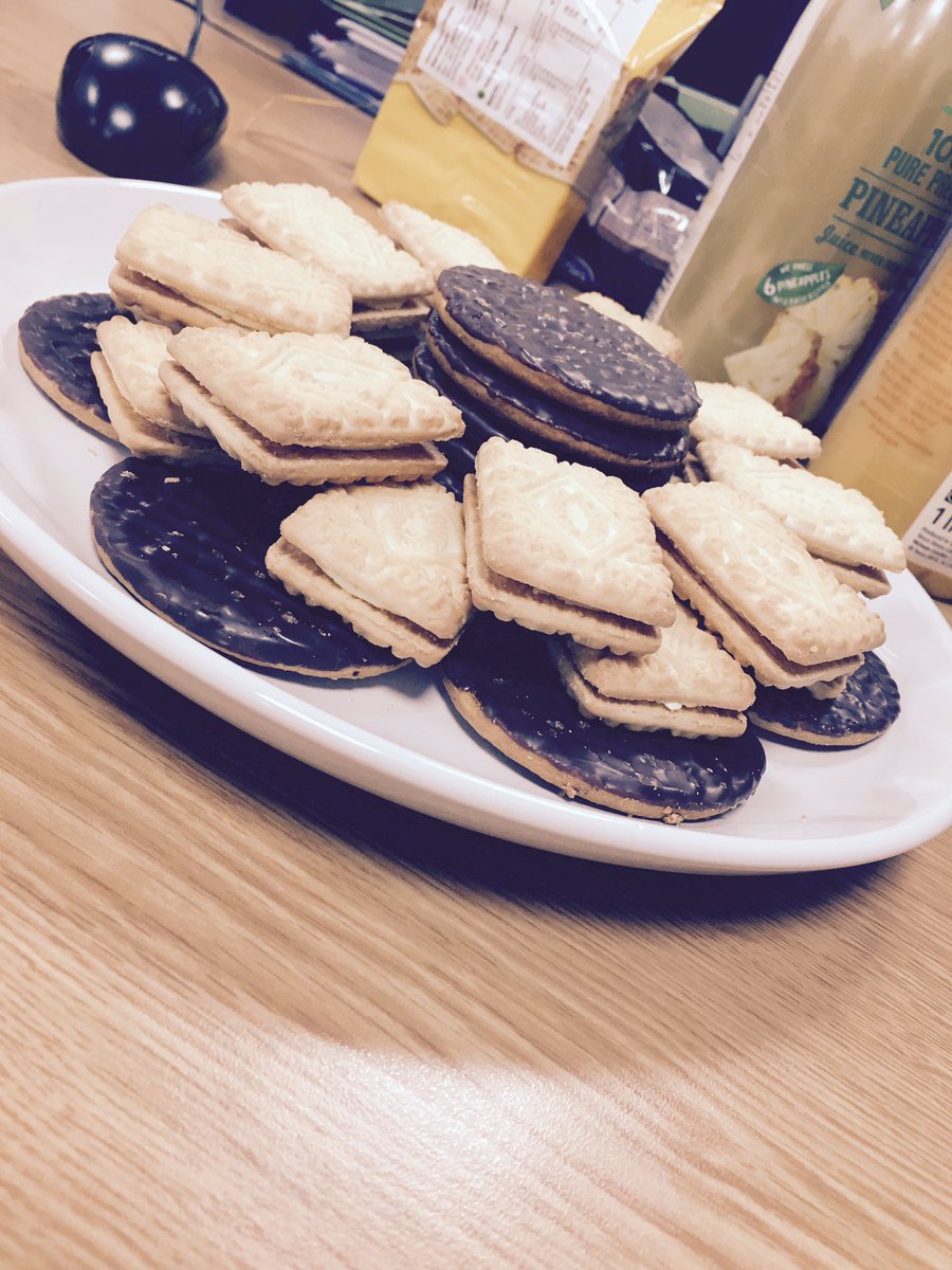crimespecialist's tweet photo. This also makes the job worth it! Delight &amp; Appetite 🤤 Any time is #cookietime #cdsMAD #tuesdaythoughts #biscuitdecoration #beautifulcookie https://t.co/umw3KuyYjo