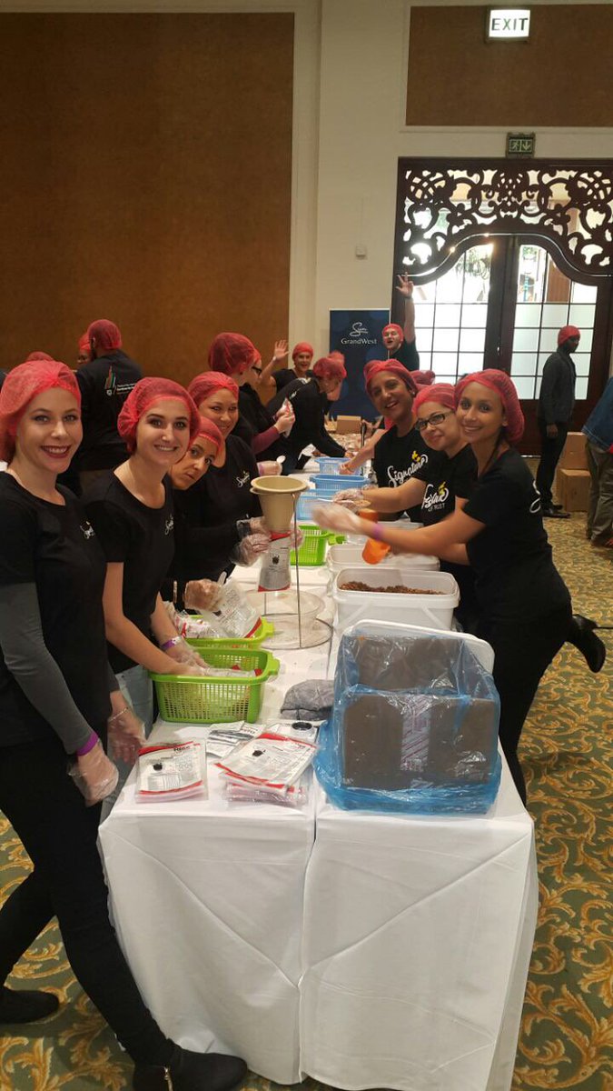 SignatureofHope's tweet photo. #67Minutes of packaging meals, this time in Cape Town! Thanks @CarrickWealth teams! #SignatureofHopeTrust #MandelaDay2017 @riseagainsthunger https://t.co/1ldnZ01WfG