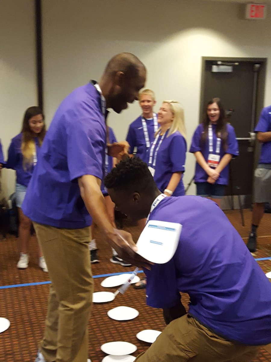 kwieseman's tweet photo. Working on communication land mines with @OmariPearson at #NSLS17. #Weallfail #workonyourdreams #surroundyourself @NFHS_Org @AHSAAUpdates https://t.co/SZlPbuo0uS