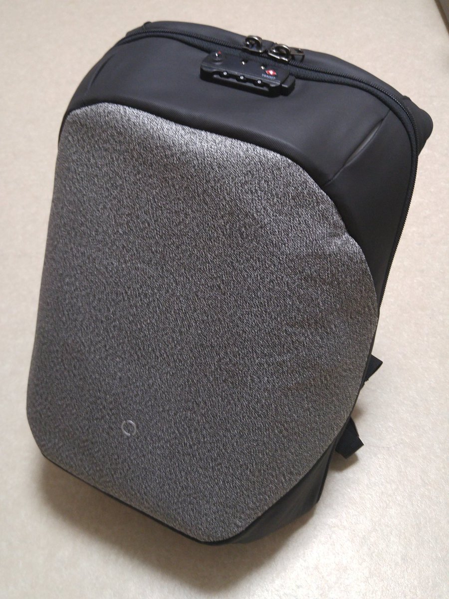 IF_jp's tweet image. KickstarterでポチッとしていたClickPack Proが届いた。背負い心地も使い勝手もバツグン。デザインは…う～ん？　#clickpackpro