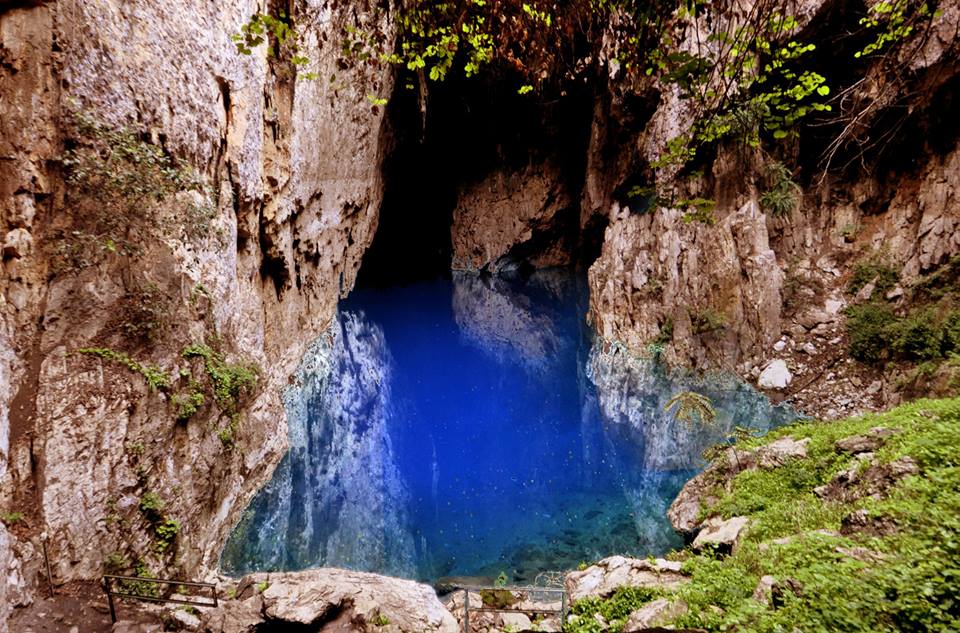 Destination_Zim's tweet photo. #ChinhoyiCaves #SleepingPool believed to be 172m deep.In 1969,#SouthAfrican Normal #AirDiving reached 103m,In 1992,#USNavy #divers did 135m https://t.co/6gjfJJOZWB